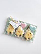 Load image into Gallery viewer, Chicks with Heart Balloons Cookies
